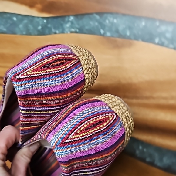 Beacon Newport Guatemalan Striped Multicolor Canvas Espadrilles | Size 10 Narrow - Picture 3 of 6